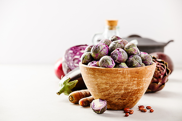 포토 JPG 해외이미지 가지 단면 유리병 콩 실내 사람없음 아웃포커스 당근 냄비 흰배경 나무그릇 방울양배추 적양배추 해외202004 해외포토 그릇 백그라운드 채소 병_용기 곡류 뿌리채소 촬영기법 내부 목재 흰색 솥 양배추 파일형식