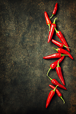 포토 JPG 해외이미지 식재료 사람없음 하이앵글 매움 홍고추 갈색배경 해외202004 해외포토 뷰포인트 백그라운드 고추 갈색 맛 파일형식