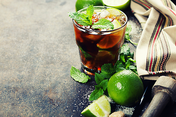 포토 JPG 해외이미지 회색배경 사람없음 얼음 설탕 민트 칵테일잔 라임 모히토 카피스페이스 해외202004 해외포토 자연요소 백그라운드 술잔 과일 공백 회색 칵테일 허브 파일형식