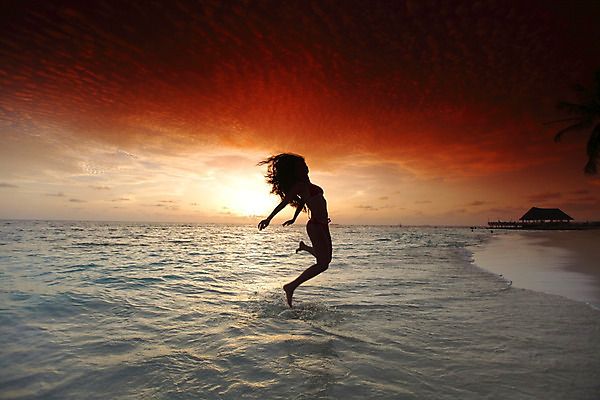 포토 JPG 해외이미지 모양 구름 1 라이프스타일 손 여자 행복 모래 스포츠 바다 분홍색 포즈 신체 모션 하늘 휴식 갈색머리 건강 한명 사람 물 여름 파란색 운동복 운동 햇빛 섹시 일출 점프 어둠 황혼 일몰 새벽 날씬함 오르기 몰디브 수평선 해외202004 해외202105 해외포토 자연요소 헤어스타일 옷 계절 감정 아시아 컬러 컨셉 생활 신체부위 태양 노을 몸매 파일형식