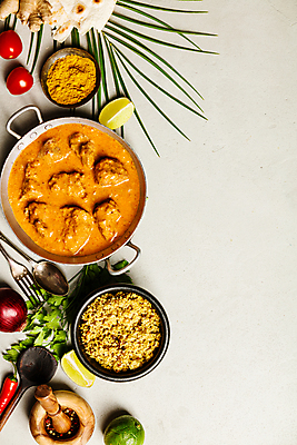 포토 JPG 해외이미지 그릇 포크 토마토 밥 실내 사람없음 하이앵글 숟가락 냄비 흰배경 라임 절구 인도음식 카레 동남아음식 마살라 카피스페이스 해외202004 해외포토 식기 음식 뷰포인트 백그라운드 채소 과일 수저 내부 공백 흰색 도구 솥 동양음식 파일형식