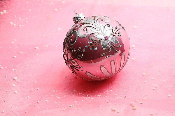 포토 JPG 해외이미지 나무 행복 분홍색 백그라운드 크리스마스 겨울 공 휴가 새로움 기념 그림자 사람없음 장식 반사 원형 신용카드 은색 자주색 연도 싱글 보케 여의주 해외202004 해외202105 해외포토 도형 식물 계절 기념일 감정 컬러 컨셉 금융 파일형식