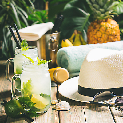 포토 JPG 해외이미지 유리병 빨대 사람없음 수건 선글라스 얼음 조개껍데기 선크림 민트 양동이 중절모 파인애플 라임 나무탁자 모히토 해외202004 해외포토 자연요소 모자_잡화 안경 과일 탁자 병_용기 조개 위생용품 화장품 칵테일 허브 열대과일 파일형식