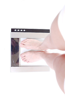 포토 JPG 해외이미지 모양 라이프스타일 여자 행복 스포츠 포즈 백그라운드 신체 다이어트 휴식 실내 건강 저울 한명 서기 사람 성인 운동 숫자 힘 카펫 에너지 욕실 흰색 몸무게 날씬함 체육관 고립 양발 해외202004 해외202105 해외포토 문자 1 감정 컬러 컨셉 모션 내부 생활 몸매 파일형식