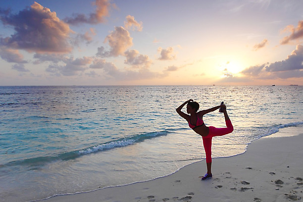 포토 JPG 해외이미지 모양 백인 모델 1 라이프스타일 여자 행복 스포츠 바다 백그라운드 신체 요가 아침 갈색머리 건강 한명 사람 성인 야외 물 파란색 운동복 운동 일출 스트레칭 흰색 연습 달리기선수 필라테스 혼자 해외202004 해외202105 해외포토 주간 자연요소 서양인 헤어스타일 웰빙 옷 감정 컬러 생활 노을 육상선수 파일형식
