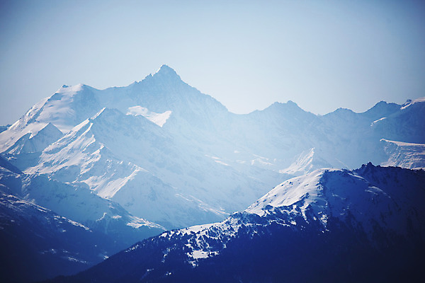 포토 JPG 해외이미지 구름 계절 스포츠 여행 겨울 자연 하늘 산 파노라마 풍경 사람없음 파란색 빛 햇빛 태양 얼음 봄 하이킹 추위 안개 흰색 스노우보드 정상 언덕 휴양지 빙하 서리 알프스 암초 눈보라 절정 눈내림 해외202004 해외202105 해외포토 자연요소 유럽 컬러 레저 날씨 눈_날씨 촬영기법 장소 보드_스포츠 생태계 파일형식