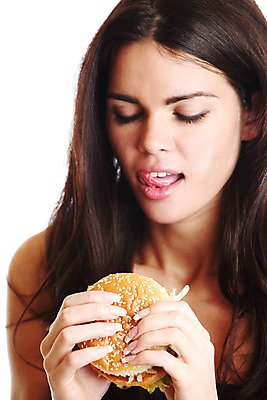 포토 JPG 해외이미지 백인 1 손 여자 얼굴 음식 다이어트 갈색머리 샌드위치 건강 한명 사람 성인 옆모습 청춘 식사 저녁식사 햄버거 흰색 잡기 오픈 입 먹기 배고픔 피부 속도 롤 토막 내추럴 점심식사 고립 번 치즈버거 해로움 해외202004 해외202105 해외포토 서양인 헤어스타일 빵 뷰포인트 컬러 컨셉 모션 패스트푸드 신체부위 파일형식