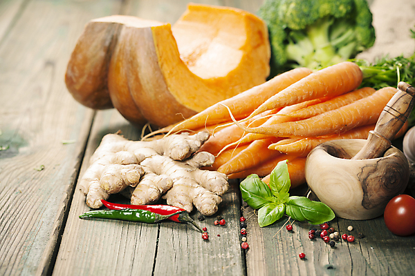 포토 JPG 해외이미지 스튜디오촬영 잎 호박 실내 사람없음 아웃포커스 당근 브로콜리 나무바닥 절구 단호박수프 절굿공이 해외202004 해외포토 식물 채소 바닥 뿌리채소 촬영기법 내부 도구 수프 파일형식