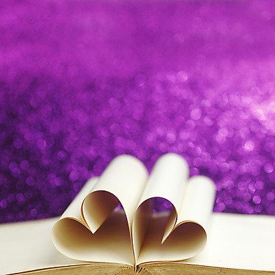 포토 JPG 해외이미지 종이 백그라운드 사랑 사람없음 책 보라색 낭만 하트 카피스페이스 해외202004 해외202105 해외포토 모양 감정 컬러 컨셉 공백 파일형식