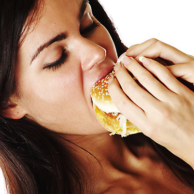 포토 JPG 해외이미지 백인 1 손 여자 얼굴 음식 다이어트 갈색머리 샌드위치 건강 한명 사람 성인 옆모습 청춘 식사 저녁식사 햄버거 흰색 잡기 오픈 입 먹기 배고픔 피부 속도 롤 토막 내추럴 점심식사 고립 번 치즈버거 해로움 해외202004 해외202105 해외포토 서양인 헤어스타일 빵 뷰포인트 컬러 컨셉 모션 패스트푸드 신체부위 파일형식