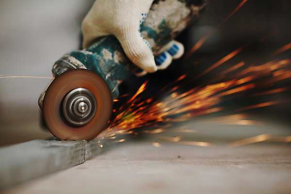 포토 JPG 해외이미지 손 산업 부분 공장 노동자 안전 사람없음 치료 빛 금속 힘 기계 장비 과학기술 공구 죽음 업무 바퀴 원형 칼날 작업실 제조 보호 자르기 철 속도 회전 다이아몬드 그라인더 갈기 정비공 공학 되감기 송곳 용접 조작 철강 해외202004 해외202105 해외포토 도형 직업 교육 컨셉 공업 의학 모션 재질 기술 신체부위 도구 작업 기술자 보석 커피용품 파일형식