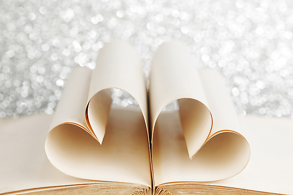 포토 JPG 해외이미지 종이 백그라운드 사랑 사람없음 책 낭만 하트 카피스페이스 해외202004 해외202105 해외포토 모양 감정 컨셉 공백 파일형식