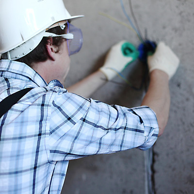 포토 JPG 해외이미지 직업 남자 산업 벽 통신 노동자 새로움 주택 한명 미소 사람 힘 기쁨 장비 에너지 도구 업무 틈 유머 기술자 수리 서비스 전자 철사 고정 개선 설치 업그레이드 재주꾼 배선 해외202004 해외202105 해외포토 1 감정 컨셉 표정 건물 한자 작업 파일형식