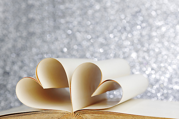 포토 JPG 해외이미지 종이 백그라운드 사랑 사람없음 책 낭만 하트 카피스페이스 해외202004 해외202105 해외포토 모양 감정 컨셉 공백 파일형식