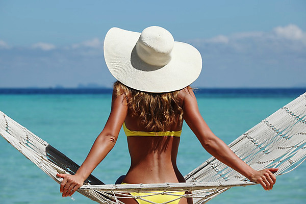 포토 JPG 해외이미지 모자 라이프스타일 여자 바다 자연 하늘 휴가 휴식 한명 앉기 야외 물 여름 비키니 유행 평화 맑음 침묵 휴양지 해먹 스타일 해외202004 해외202105 해외포토 자연요소 1 잡화 계절 수영복 컨셉 모션 날씨 사람 생활 소리 장소 침대 생태계 파일형식