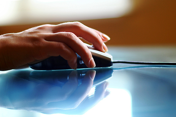 포토 JPG 해외이미지 직업 손 산업 백그라운드 인터넷 비즈니스 통신 손가락 사람 사람없음 노트북 컴퓨터 사무실 반사 자료 웹 장비 흰색 가리킴 업무 비즈니스우먼 바퀴 그물 서핑 이메일 밀기 쥐 연결 두루마리 오브젝트 전자 클릭 인터넷주소 고립 입력 충고 하드웨어 광학 해외202004 해외202105 해외포토 여자 컬러 모션 손짓 신체부위 전자제품 수상스포츠 작업 직장인 설치류 파일형식