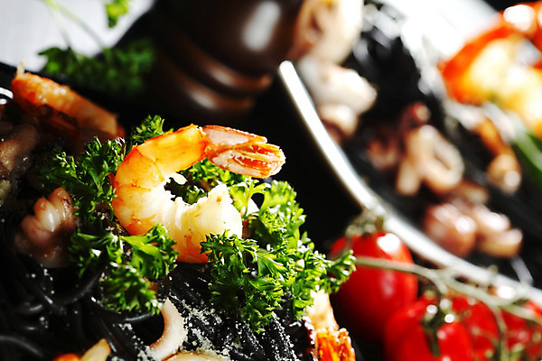 포토 JPG 해외이미지 채소 방울토마토 새우 파슬리 근접촬영 사람없음 아웃포커스 신선 해산물 오징어 홍합 후추 바질 오징어먹물스파게티 해외202004 오징어먹물 해외202105 해외포토 뷰포인트 토마토 어패류 연체동물 촬영기법 스파게티 갑각류 수중동물 향신료 파일형식