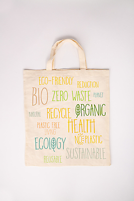 포토 JPG 해외이미지 텍스트 실내 사람없음 하이앵글 자연보호 흰배경 에코 친환경 유기농 바이오 에코백 제로웨이스트 해외202004 해외포토 웰빙 뷰포인트 백그라운드 가방 자연 내부 환경 그린캠페인 흰색 보호 사회이슈 파일형식