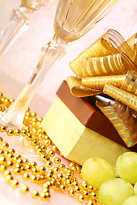 포토 JPG 해외이미지 계절 기념일 행복 리본 음료 결혼 백그라운드 크리스마스 2 유리 휴가 새로움 기념 발렌타인데이 선물 사랑 사람없음 장식 상자 파티 와인 축제 놀람 활발 거품 낭만 축하 알코올 생일 황금 붓기 고급 샴페인 크리스탈 연도 활 건배 기회 토스트 특별함 필승 해외202004 해외202105 해외포토 감정 빵 컨셉 모션 데이이벤트 재질 주류 표정 이벤트 우승 광석 파일형식