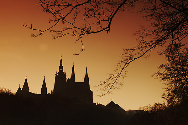 포토 JPG 해외이미지 구름 유럽 종교 호수 건축양식 자연 휴가 주택 안테나 미술 풍경 사람없음 건물 파란색 빛 도시풍경 성당 교회 탑 검은색 어둠 일몰 골동품 도시 신용카드 성 역사 황금 중앙 야간 저녁 큼 왕 맨션 퍼프 체코 프라하 타운 천연기념물 보헤미아 옛날 해외202004 해외202105 해외포토 자연요소 건축물 건축 나라 컬러 통신 종교건축 문화예술 금융 노을 크기 생태계 파일형식