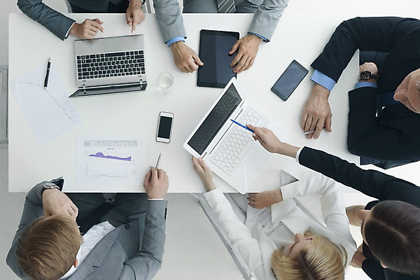 포토 JPG 해외이미지 직업 컨셉 생각 인터넷 비즈니스 통계 탁자 회의 모바일 그래프 협력 대화 여러명 금융 노트북 스마트폰 컴퓨터 사무실 알약 디지털 가리킴 작업 비즈니스맨 그룹 토론 분석 회계 마케팅 세미나 정중 브레인스토밍 해외202004 해외202105 해외포토 남자 가구 다수 말하기 사람 손짓 경제 전자제품 핸드폰 스마트기기 약 직장인 파일형식