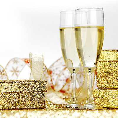 포토 JPG 해외이미지 리본 음료 백그라운드 크리스마스 2 유리 휴가 새로움 기념 발렌타인데이 선물 사람없음 장식 상자 파티 와인 축제 낭만 축하 알코올 생일 황금 샴페인 플루트 연도 해외202004 해외202105 해외포토 기념일 컨셉 데이이벤트 재질 주류 관악기 이벤트 파일형식