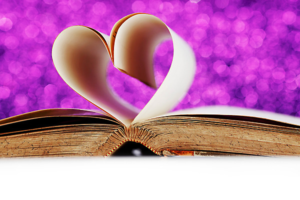 포토 JPG 해외이미지 종이 백그라운드 사랑 사람없음 책 보라색 낭만 하트 카피스페이스 해외202004 해외202105 해외포토 모양 감정 컬러 컨셉 공백 파일형식