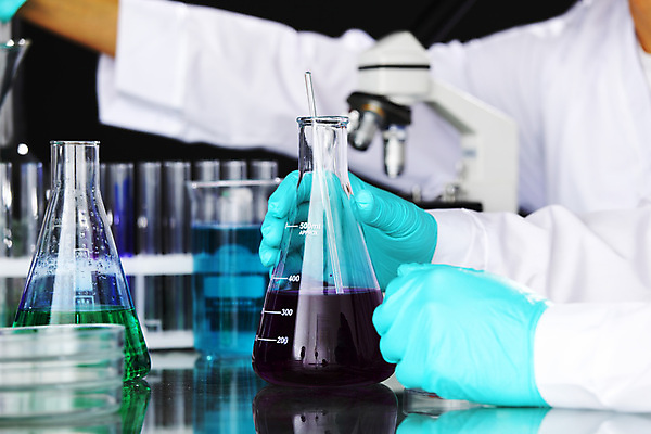 포토 JPG 해외이미지 학생 손 산업 과학 장갑 백그라운드 손가락 유리 추상 건강 실험 사람없음 물 파란색 스터디 약 장비 의사 흰색 기구 공구 잡기 투명 액체 실험실 생명공학 약국 과학자 플라스크 분석 생물학 비커 유리그릇 튜브 발견 조제 유전 화학물질 화학자 해외202004 해외202105 해외포토 자연요소 직업 그릇 잡화 교육 컬러 컨셉 무늬 의학 모션 재질 실험기구 신체부위 학습 의료진 도구 화학 만들기 학자 파일형식