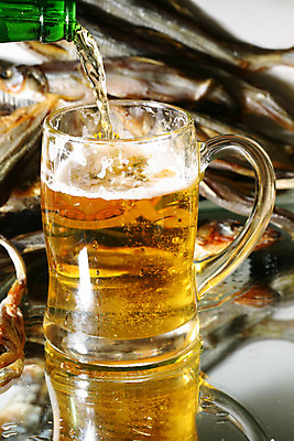 포토 JPG 해외이미지 1 그릇 음료 백그라운드 유리 맥주 주류 손잡이 사람없음 초록색 빛 반사 노란색 파티 얼음 거품 거울 머그컵 추위 흰색 축하 알코올 바 투명 액체 황금 붓기 떨어짐 시원함 가득함 묘사 싱글 상쾌 보리 가뭄 스카우트 해외202004 해외202105 해외포토 자연요소 식기 감정 컬러 컨셉 모션 재질 날씨 곡류 이벤트 컵 파일형식