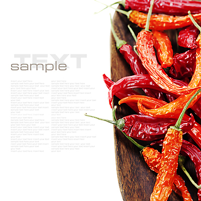 포토 JPG 해외이미지 식재료 사람없음 흰배경 매움 홍고추 나무접시 말린고추 카피스페이스 해외202004 해외포토 접시 백그라운드 고추 공백 흰색 맛 파일형식