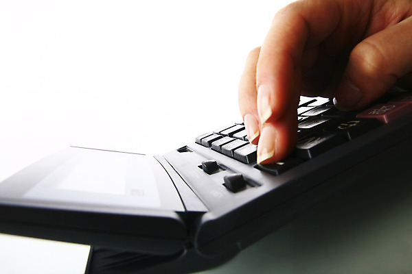 포토 JPG 해외이미지 손 교육 과학 컨셉 돈 비즈니스 손가락 학교 사람 사람없음 금융 경제 학습 스터디 사무실 숫자 디지털 계산기 흰색 키보드 업무 작업 비즈니스맨 수학 계산 오브젝트 투자 전자 언론 회계 계산서 경영 계좌 고립 세금 카운트 회계사 해외202004 해외202105 해외포토 직업 문자 남자 컬러 교과목 문구용품 신체부위 장비 직장인 재산 파일형식