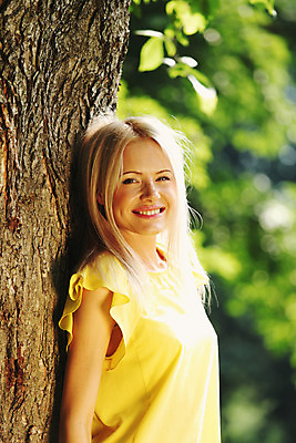 포토 JPG 해외이미지 나무 백인 모델 1 응시 공원 여자 행복 얼굴 백그라운드 자연 건강 관리 한명 사람 20대 성인 야외 초록색 금발 태양 섹시 갈색 유행 봄 신선 화려 숲 피부 내추럴 돌봄 해외202004 해외202105 해외포토 자연요소 서양인 식물 헤어스타일 시선 계절 공공시설 감정 컬러 컨셉 모션 청년 신체부위 생태계 파일형식