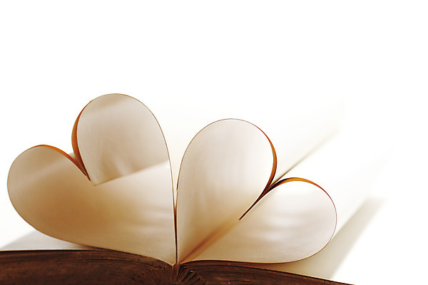 포토 JPG 해외이미지 종이 백그라운드 사랑 사람없음 책 낭만 하트 카피스페이스 해외202004 해외202105 해외포토 모양 감정 컨셉 공백 파일형식