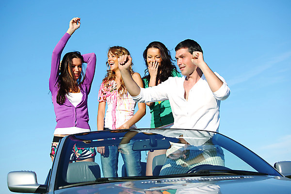 포토 JPG 해외이미지 라이프스타일 여자 남자 행복 백그라운드 자동차 자연 하늘 휴가 미소 사람 여러명 성인 야외 여름 파란색 친구 우정 기쁨 자유 흰색 춤 오픈카 해외202004 해외202105 해외포토 계절 감정 육상교통 컬러 다수 컨셉 관계 승용차 문화예술 표정 생활 생태계 파일형식