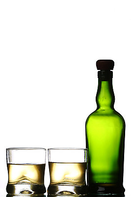 포토 JPG 해외이미지 1 음료 백그라운드 이동 와인잔 모션 유리 휴식 주류 사람없음 물 반사 노란색 파티 얼음 힘 젖음 흐름 추위 흰색 물방울 알코올 칵테일 바 액체 황금 고급 우아함 떨어짐 혼합 순수 싱글 아일랜드 알코올중독 고립 버번 위스키 텀블러 스코틀랜드 해외202004 해외202105 해외포토 자연요소 유럽 컬러 컨셉 술잔 재질 영국 이벤트 컵 중독 파일형식