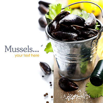 포토 JPG 해외이미지 사람없음 아웃포커스 화이트와인 레몬 양동이 흰배경 담기 소금 홍합 나무도마 해외202004 해외포토 백그라운드 과일 모션 어패류 도마 촬영기법 목재 와인 흰색 파일형식