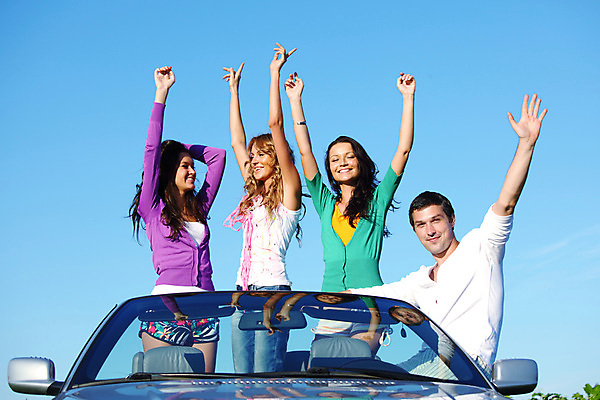 포토 JPG 해외이미지 라이프스타일 여자 남자 행복 백그라운드 자동차 자연 하늘 휴가 미소 사람 여러명 성인 야외 여름 파란색 친구 우정 기쁨 자유 흰색 춤 오픈카 해외202004 해외202105 해외포토 계절 감정 육상교통 컬러 다수 컨셉 관계 승용차 문화예술 표정 생활 생태계 파일형식