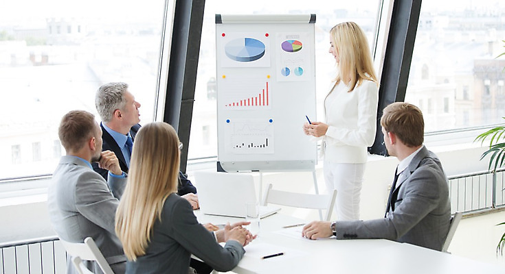 포토 JPG 해외이미지 백인 직업 여자 백그라운드 돈 비즈니스 통신 성공 회의 그래프 협력 직장 실내 설명 사람 여러명 사무실 듣기 성장 흰색 가리킴 작업 비즈니스맨 비즈니스우먼 발표 그룹 책상 동료 화이트보드 긍정 보여주기 진행 경영 세미나 수입 브레인스토밍 해외202004 해외202105 해외포토 서양인 남자 컬러 가구 다수 컨셉 회사 관계 모션 손짓 내부 직장인 재산 파일형식