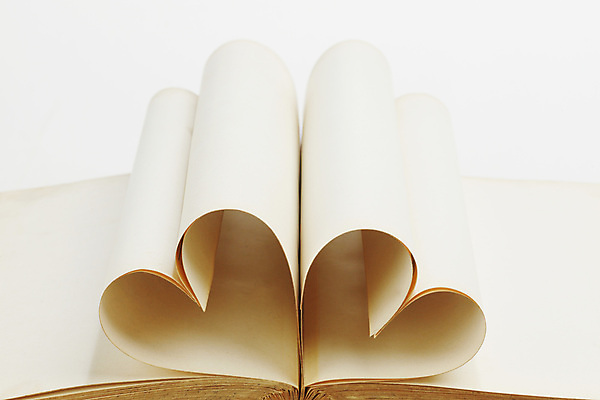 포토 JPG 해외이미지 종이 백그라운드 사랑 사람없음 책 낭만 하트 카피스페이스 해외202004 해외202105 해외포토 모양 감정 컨셉 공백 파일형식