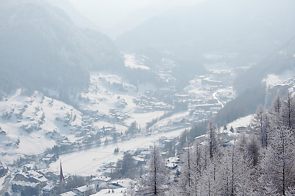포토 JPG 해외이미지 나무 구름 계절 크리스마스 겨울 건축양식 창문 자연 하늘 호텔 지붕 날씨 휴가 스키 휴식 새로움 산 주택 풍경 사람없음 건물 목재 평화 마을 냉동 낭만 추위 프랑스 흰색 도시 재산 숲 12월 타일 시골집 서리 북쪽 타운 1월 옛날 눈내림 해외202004 해외202105 해외포토 자연요소 식물 건축물 기념일 건축 유럽 컬러 컨셉 재료 숙소 겨울스포츠 눈_날씨 금융 날짜 방향 생태계 파일형식