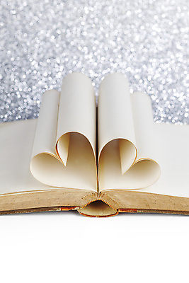 포토 JPG 해외이미지 종이 백그라운드 사랑 사람없음 책 낭만 하트 카피스페이스 해외202004 해외202105 해외포토 모양 감정 컨셉 공백 파일형식