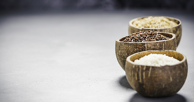 포토 JPG 해외이미지 회색배경 밥 실내 종류 사람없음 쌀 담기 일렬 나무그릇 해외202004 해외포토 그릇 음식 백그라운드 모션 곡류 내부 목재 회색 파일형식