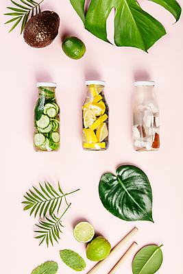 포토 JPG 해외이미지 조각 과일 나뭇잎 오이 건강 사람없음 하이앵글 플랫 레몬 채식 라임 코코넛 다이어트음식 저칼로리식단 플랫레이 디톡스 분홍색배경 비건 해외202004 해외포토 뷰포인트 분홍색 백그라운드 잎 다이어트 채소 식단 저칼로리 채식주의자 파일형식