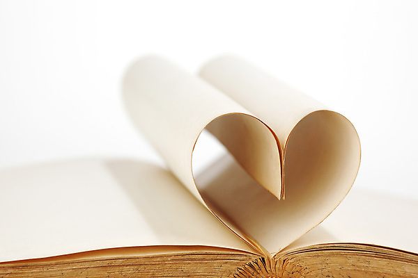 포토 JPG 해외이미지 종이 백그라운드 사랑 사람없음 책 낭만 하트 카피스페이스 해외202004 해외202105 해외포토 모양 감정 컨셉 공백 파일형식