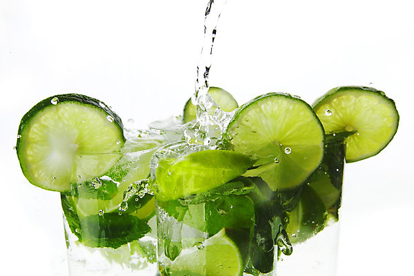 포토 JPG 해외이미지 음료 조각 백그라운드 잎 유리 사람없음 초록색 파티 얼음 흐름 추위 흰색 알코올 신선 칵테일 액체 개울 붓기 떨어짐 시원함 레몬 민트 만들기 라임 고립 모히토 소다 해외202004 해외202105 해외포토 자연요소 식물 컬러 컨셉 과일 모션 재질 주류 이벤트 강 허브 파일형식