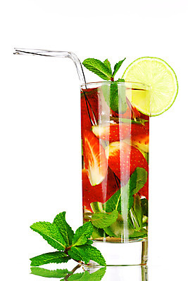 포토 JPG 해외이미지 음료 음식 백그라운드 잎 2 과일 재료 부분 유리 딸기 귤 주류 사람없음 장식 빨간색 초록색 물 여름 파란색 반사 파티 냉동 얼음 검은색 주스 추위 흰색 알코올 신선 칵테일 바 액체 달콤 맛 시원함 설탕 레몬 민트 상쾌 라임 쿠바 고립 모히토 섞기 해외202004 해외202105 해외포토 자연요소 식물 계절 감정 컬러 컨셉 재질 이벤트 중앙아메리카 허브 파일형식