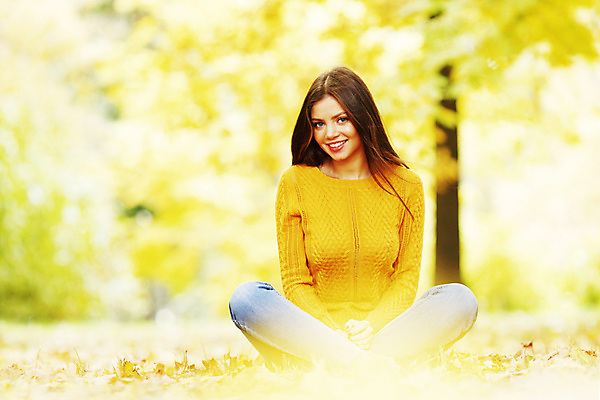 포토 JPG 해외이미지 백인 모델 라이프스타일 계절 공원 여자 행복 백그라운드 잎 오렌지 자연 휴식 한명 미소 앉기 성인 야외 노란색 가을 숲 10월 해외202004 해외202105 해외포토 서양인 식물 1 공공시설 감정 컬러 컨셉 과일 모션 표정 사람 생활 날짜 생태계 파일형식