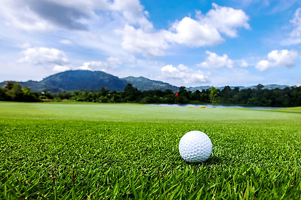 포토 JPG 해외이미지 스포츠 백그라운드 골프 공 태국 자연 하늘 산 골프공 풍경 잔디 초원 사람없음 초록색 게임 깃발 강의 클럽 내추럴 페어웨이 해외202004 해외202105 해외포토 식물 아시아 컬러 놀이 골프용품 구기 생태계 파일형식