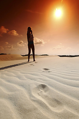 포토 JPG 해외이미지 길 물결 모래 바다 여행 백그라운드 패턴 아프리카 자연 휴가 건조 따뜻함 한명 사람 풍경 야외 여름 평화 일출 일몰 산책 사막 자유 시간 뜨거움 고독 인쇄 발자국 모래언덕 탈출 모험가 언덕 검색 싱글 통로 내추럴 루트 방법 양발 혼자 해외202004 해외202105 해외포토 1 계절 감정 나라 컨셉 무늬 자국 휴식 노을 생태계 파일형식