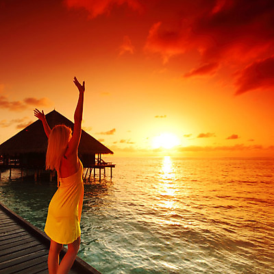 포토 JPG 해외이미지 백인 1 라이프스타일 드레스 여자 행복 실루엣 모래 파도 바다 여행 포즈 신체 모션 자연 하늘 휴가 휴식 갈색머리 한명 서기 사람 성인 물 햇빛 태양 우주 일출 일몰 기쁨 젖음 흰색 신선 파라다이스 해외202004 해외202105 해외포토 자연요소 서양인 헤어스타일 옷 감정 컬러 컨셉 촬영기법 생활 노을 생태계 파일형식